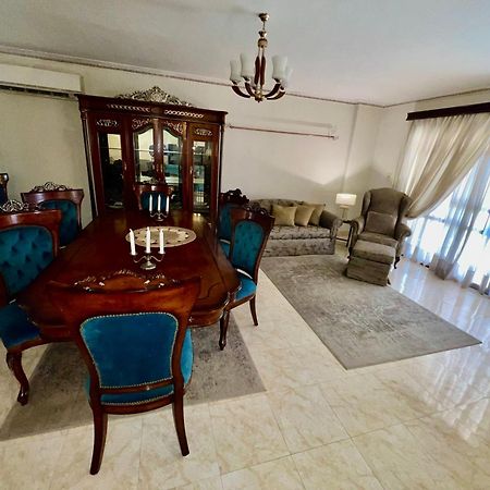 Luxurious 3 Bedroom Rustic Apartment Overlooking Huge Garden - For Families And Couples Cairo Exterior photo