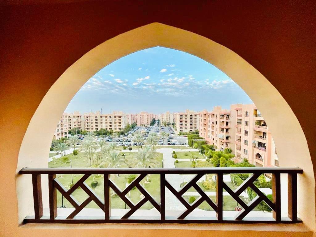 Luxurious 3 Bedroom Rustic Apartment Overlooking Huge Garden - For Families And Couples Cairo Exterior photo