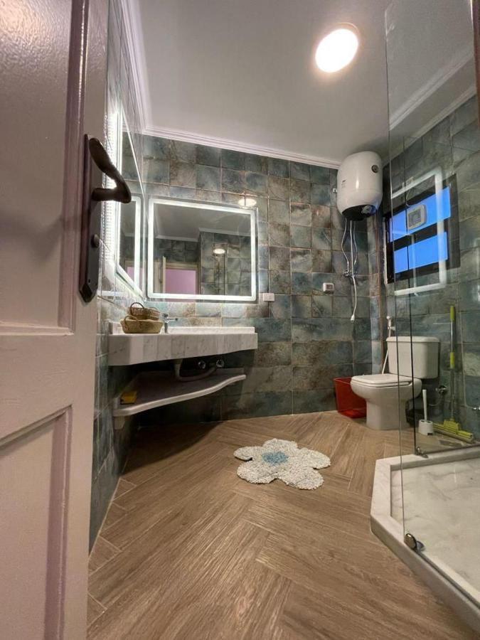 Luxurious 3 Bedroom Rustic Apartment Overlooking Huge Garden - For Families And Couples Cairo Exterior photo