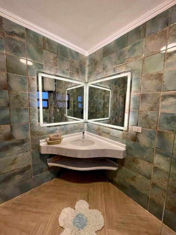 Luxurious 3 Bedroom Rustic Apartment Overlooking Huge Garden - For Families And Couples Cairo Exterior photo