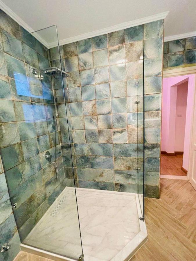 Luxurious 3 Bedroom Rustic Apartment Overlooking Huge Garden - For Families And Couples Cairo Exterior photo
