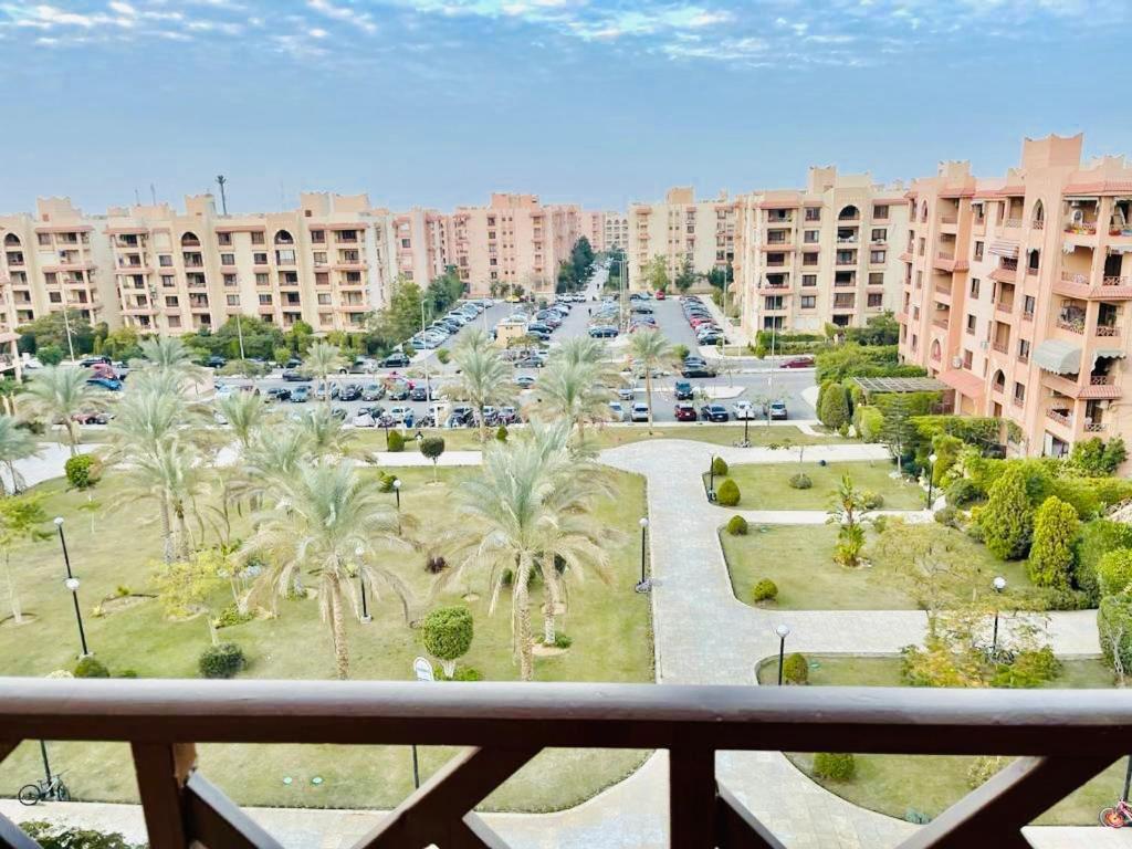 Luxurious 3 Bedroom Rustic Apartment Overlooking Huge Garden - For Families And Couples Cairo Exterior photo