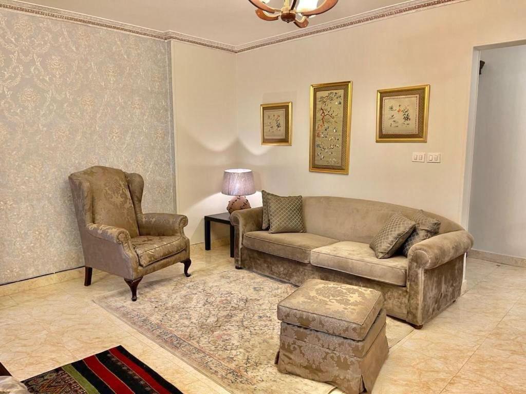 Luxurious 3 Bedroom Rustic Apartment Overlooking Huge Garden - For Families And Couples Cairo Exterior photo