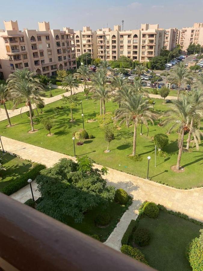 Luxurious 3 Bedroom Rustic Apartment Overlooking Huge Garden - For Families And Couples Cairo Exterior photo