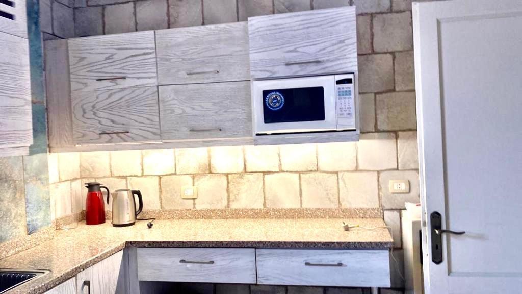 Luxurious 3 Bedroom Rustic Apartment Overlooking Huge Garden - For Families And Couples Cairo Exterior photo