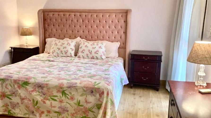 Luxurious 3 Bedroom Rustic Apartment Overlooking Huge Garden - For Families And Couples Cairo Exterior photo