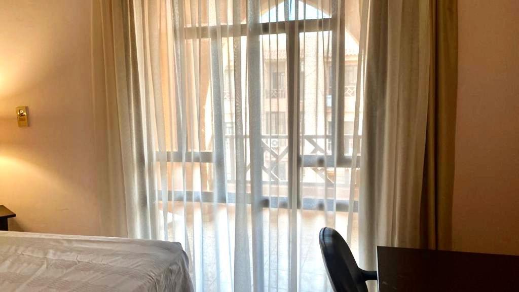 Luxurious 3 Bedroom Rustic Apartment Overlooking Huge Garden - For Families And Couples Cairo Exterior photo