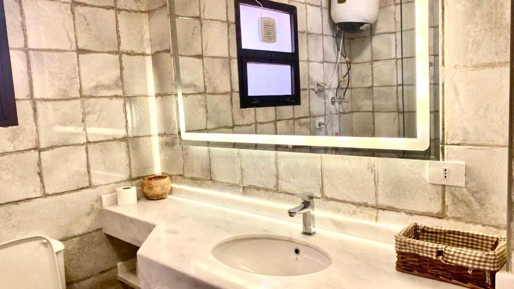 Luxurious 3 Bedroom Rustic Apartment Overlooking Huge Garden - For Families And Couples Cairo Exterior photo