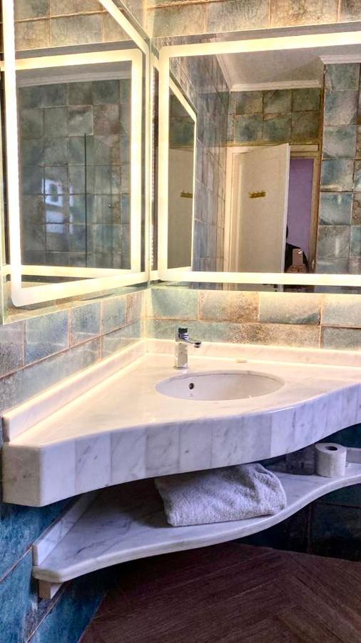 Luxurious 3 Bedroom Rustic Apartment Overlooking Huge Garden - For Families And Couples Cairo Exterior photo