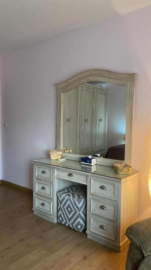 Luxurious 3 Bedroom Rustic Apartment Overlooking Huge Garden - For Families And Couples Cairo Exterior photo