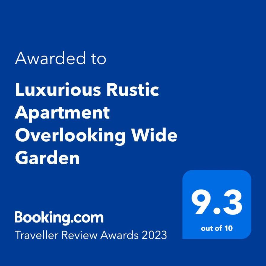 Luxurious 3 Bedroom Rustic Apartment Overlooking Huge Garden - For Families And Couples Cairo Exterior photo
